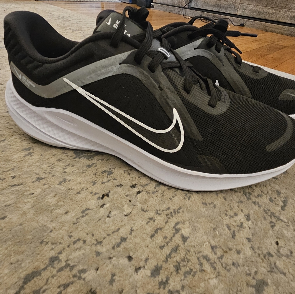 NWOT Nike Quest 05, size 10.5